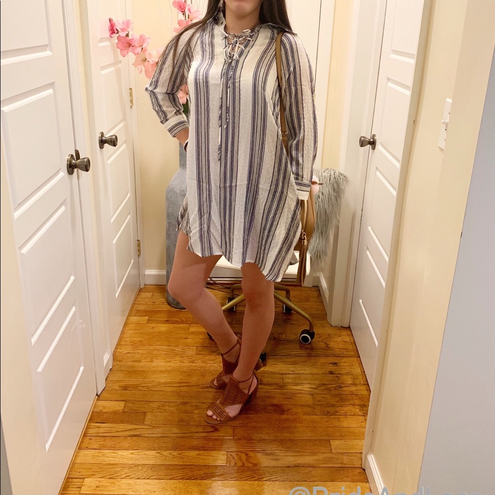 ✨White/Navy Stripe Dress With Pockets✨ - Picture 3 of 3
